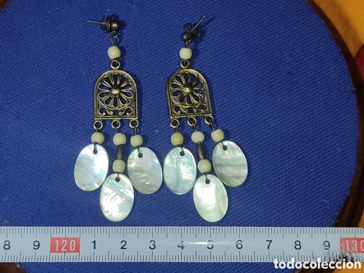 Joyeria: Antiguos pendientes de lat&oacute;n y n&aacute;car. - Foto 4