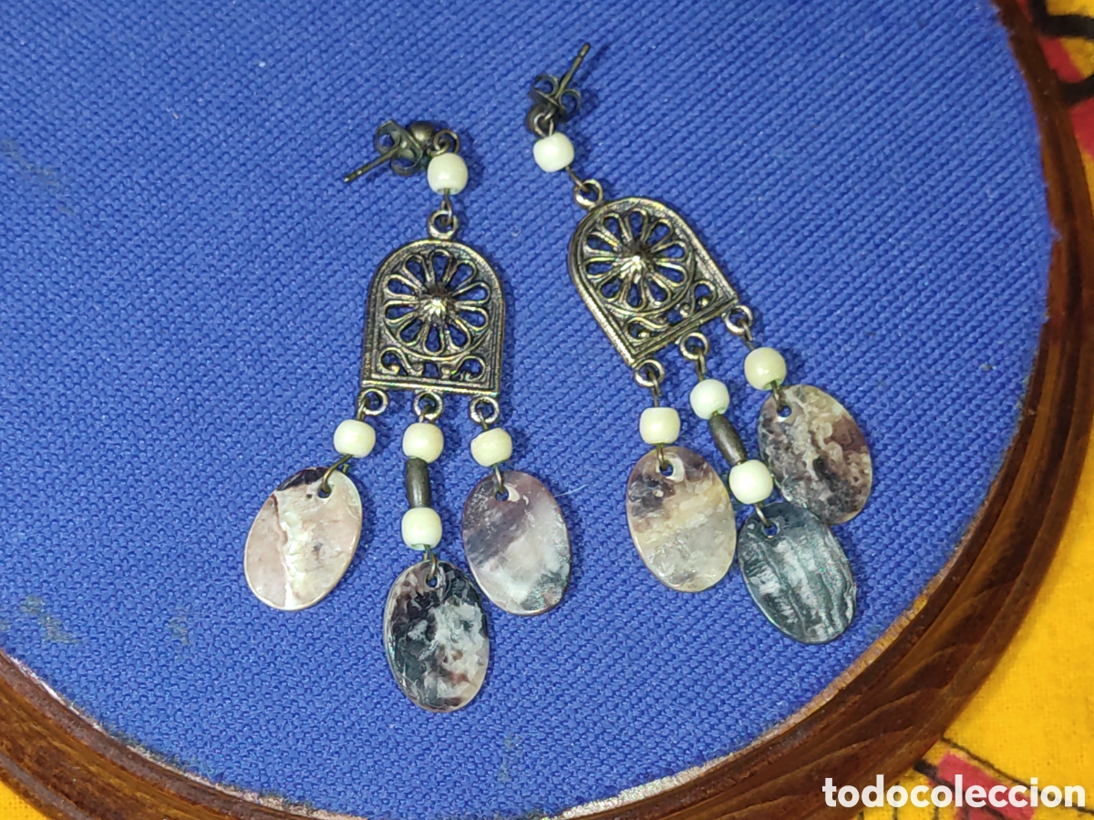 Joyeria: Antiguos pendientes de lat&oacute;n y n&aacute;car. - Foto 5