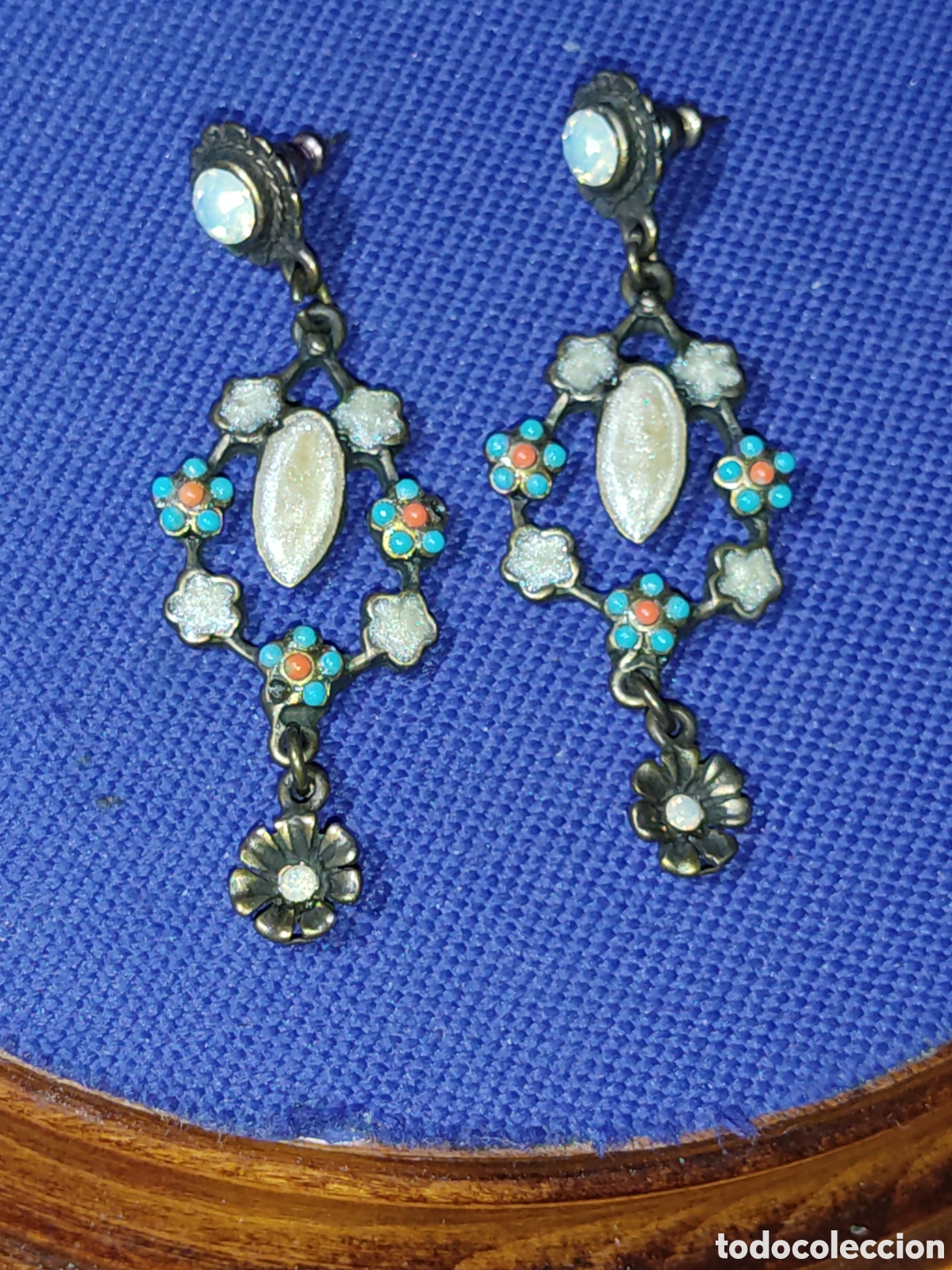 Joyeria: Pendientes largos con esmalte flores.Vintage.