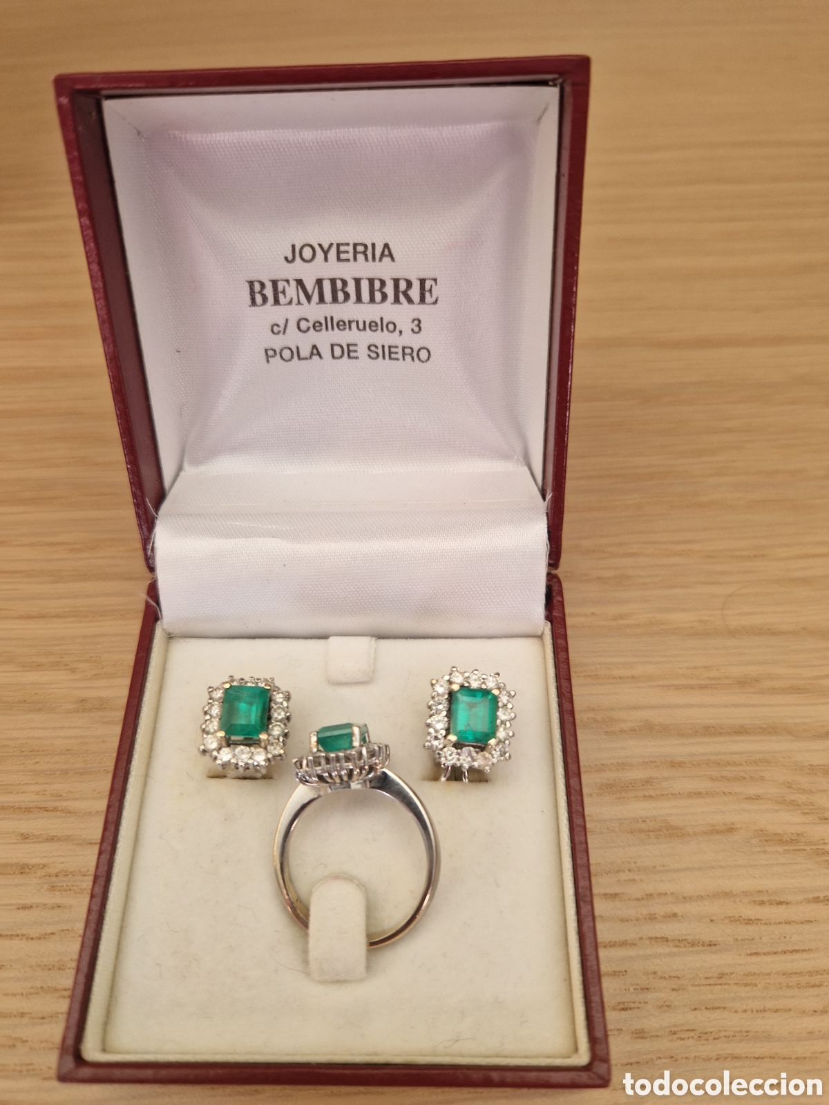 Joyeria: Juego Anillo y pendientes oro blanco con diamantes y esmeraldas