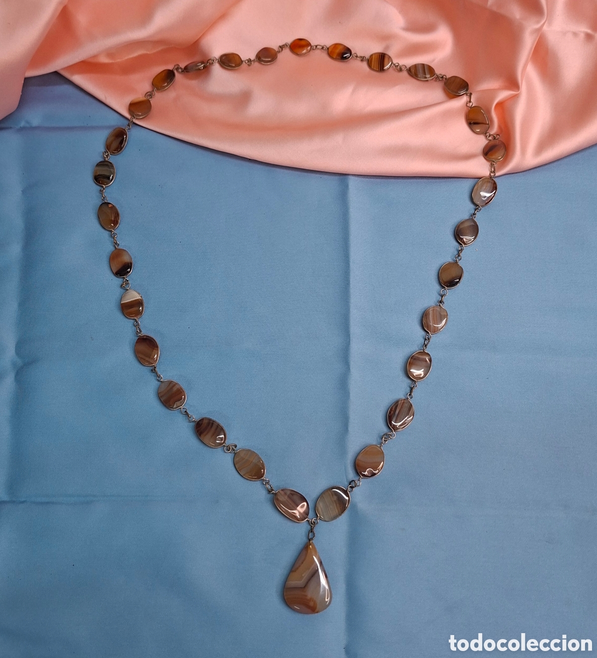 Joyeria: Collar vintage de &aacute;gata coralina