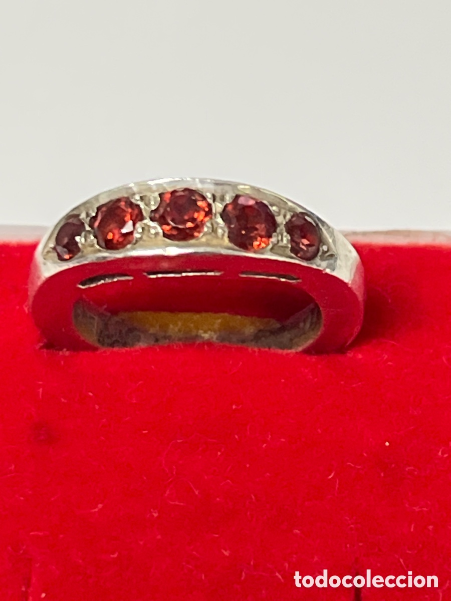 Anillo tipo cinquillo de plata y granates grossularita /S485