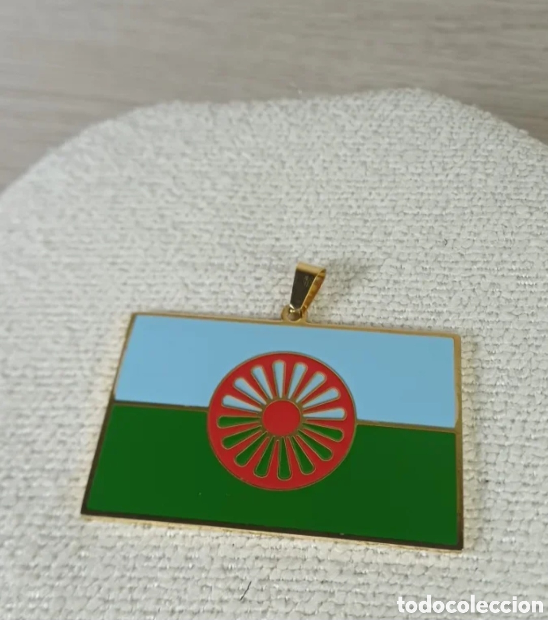 Joyeria: Medalla Bandera Gitana Chapado Oro 18 k - Foto 2