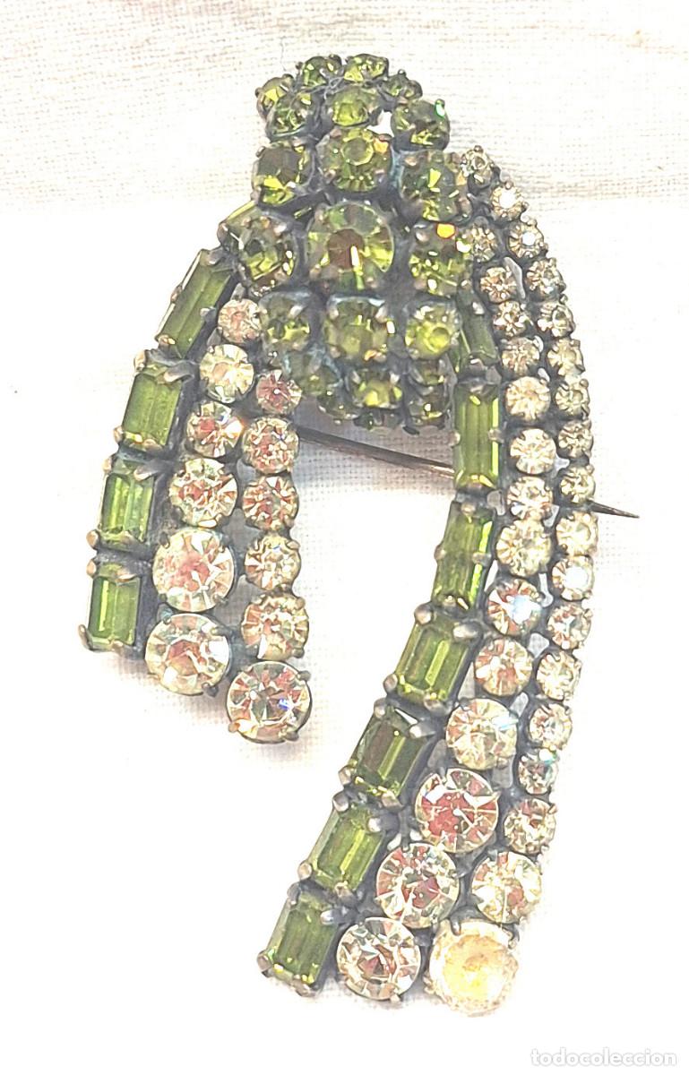 Joyeria: Broche de Aguja con Pedreria. Med. 6 cm