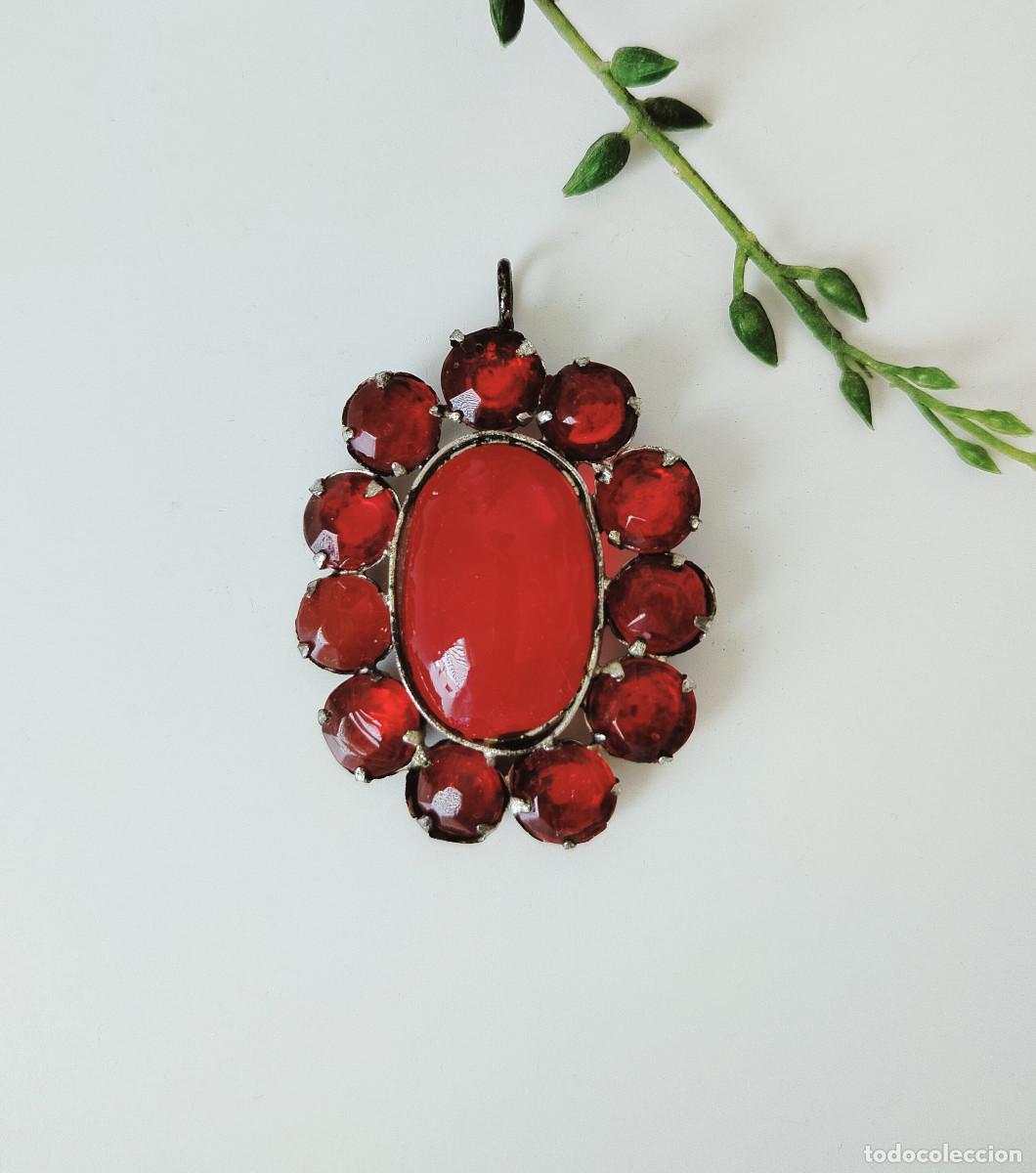 Joyeria: Gran colgante vintage de vidrio facetado rojo de estilo Art Dec&oacute;