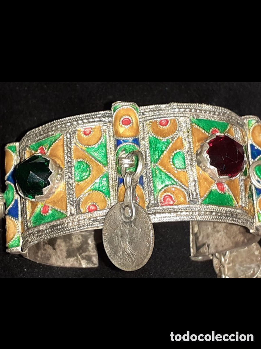 Joyeria: Brazalete ber&eacute;ber de plata y esmalte.