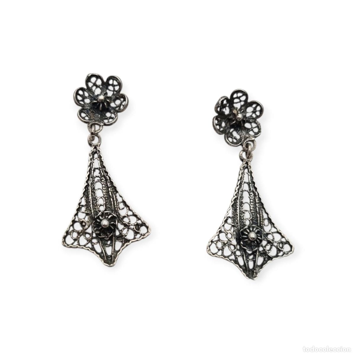 Schmuck: Pendientes de filigrana de plata calada en forma de l&aacute;grima, a&ntilde;os 70-80