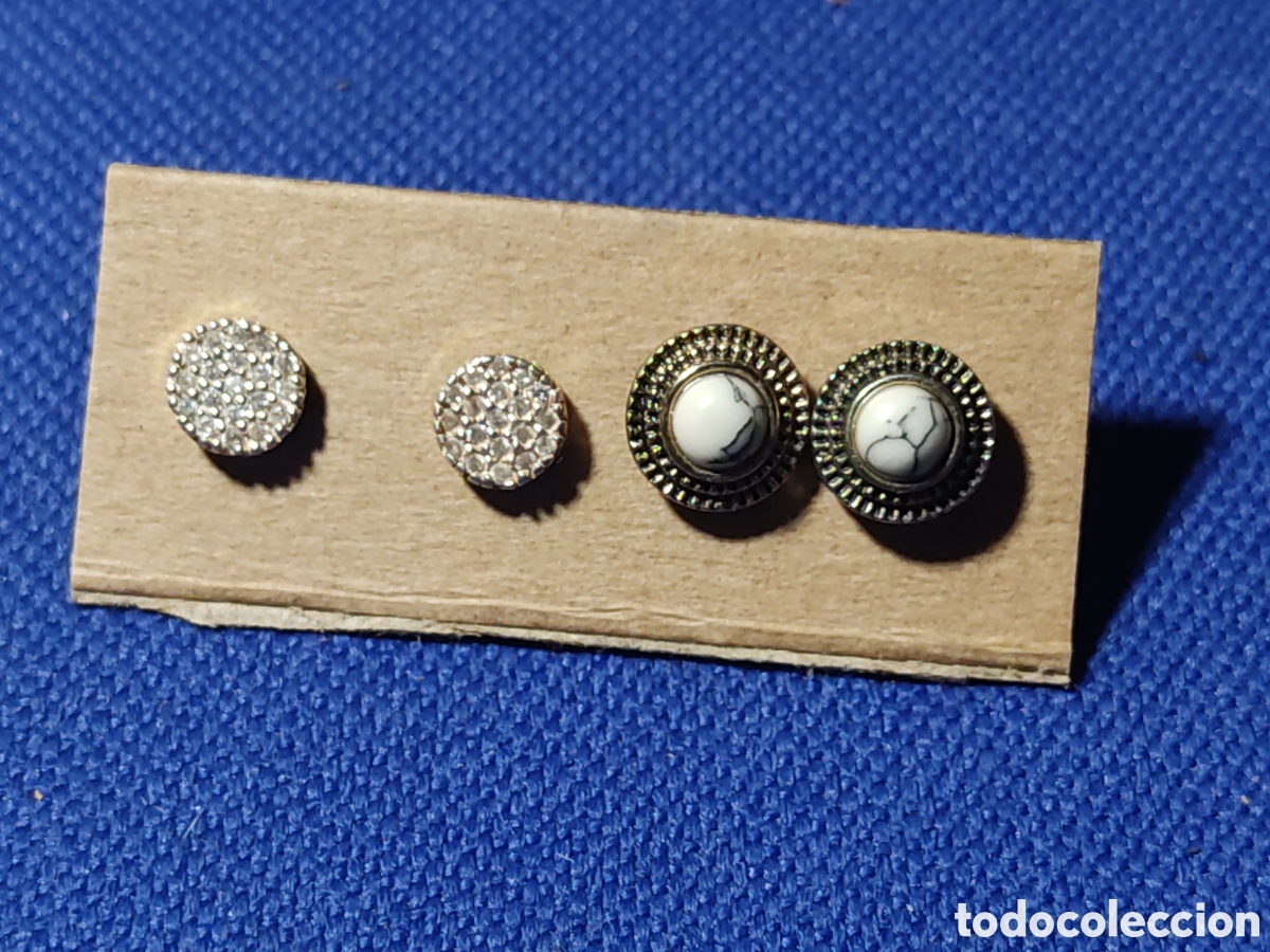 Joyeria: 2 juegos de pendientes peque&ntilde;os unos de plata contrastada y otros con turquesa blanca.Vintage.