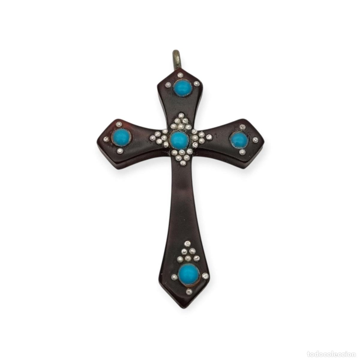 Joalharia: Cruz colgante de galalita con aplicaciones turquesa y detalles met&aacute;licos, Espa&ntilde;a circa 1930