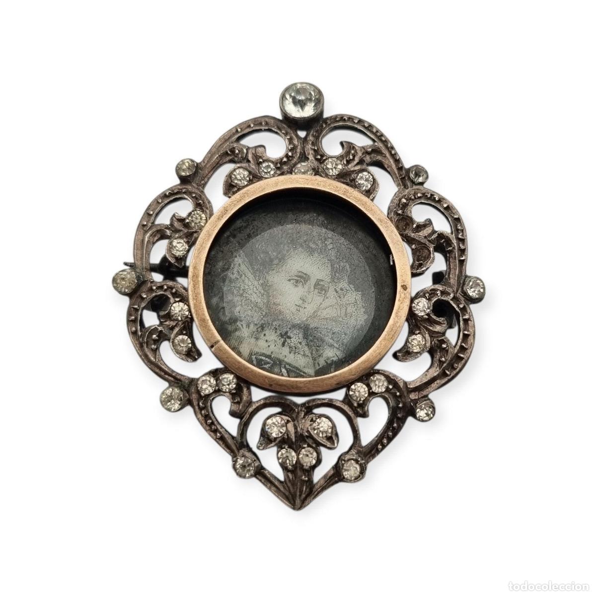 Joaillerie: Broche plata Victoriano con vistas de oro, miniatura pintada y pedrer&iacute;a, Francia 1890-1900