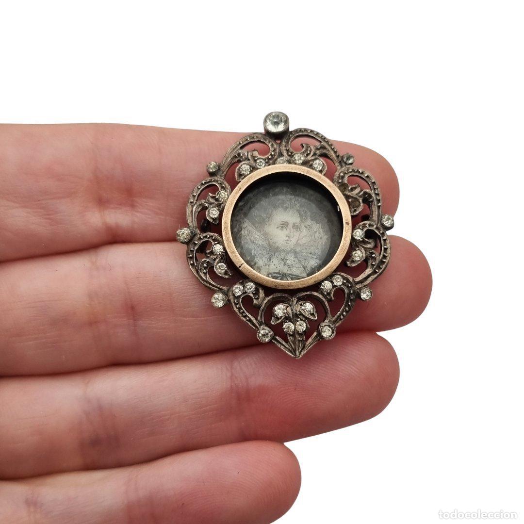 Joyeria: Broche plata Victoriano con vistas de oro, miniatura pintada y pedrer&iacute;a, Francia 1890-1900