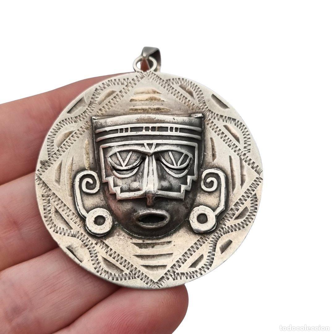 Joyeria: Colgante reversible de plata 925 con calendario azteca y m&aacute;scara, M&eacute;xico, a&ntilde;os 60-70