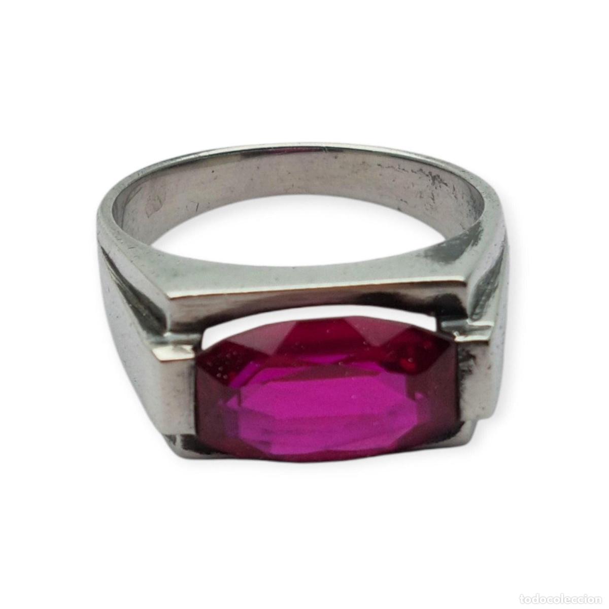 Joaillerie: Anillo Art D&eacute;co de plata con espinela roja talla esmeralda, circa 1940