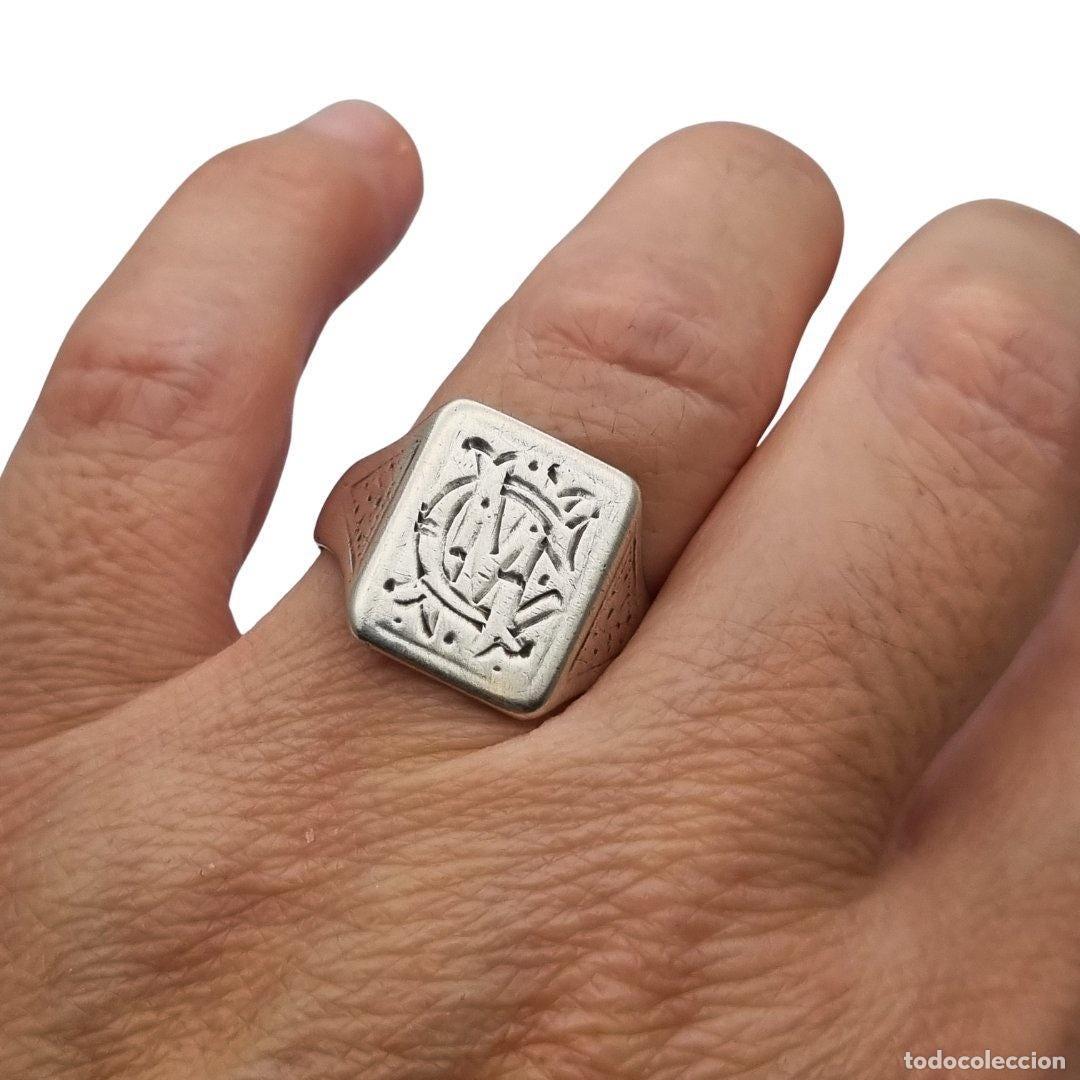Joyeria: Anillo antiguo de sello Art D&eacute;co de plata con monograma grabado dise&ntilde;o geom&eacute;trico circa 1940