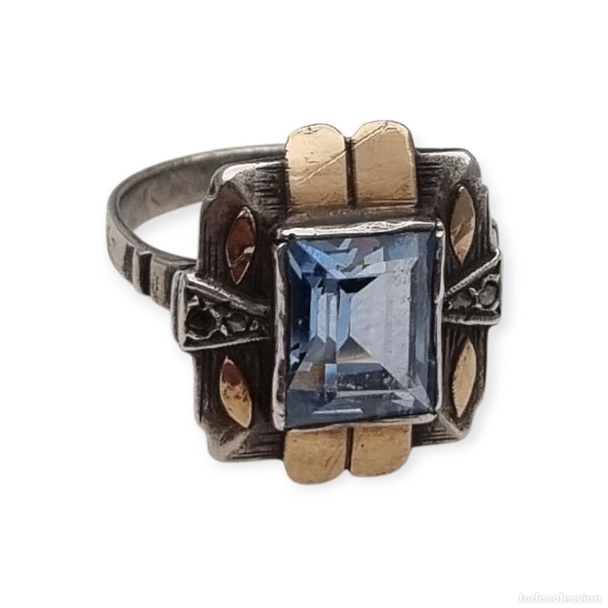 Joyeria: Anillo Art D&eacute;co catal&aacute;n plata y vistas de oro con cristal azul aguamarina, circa 1930