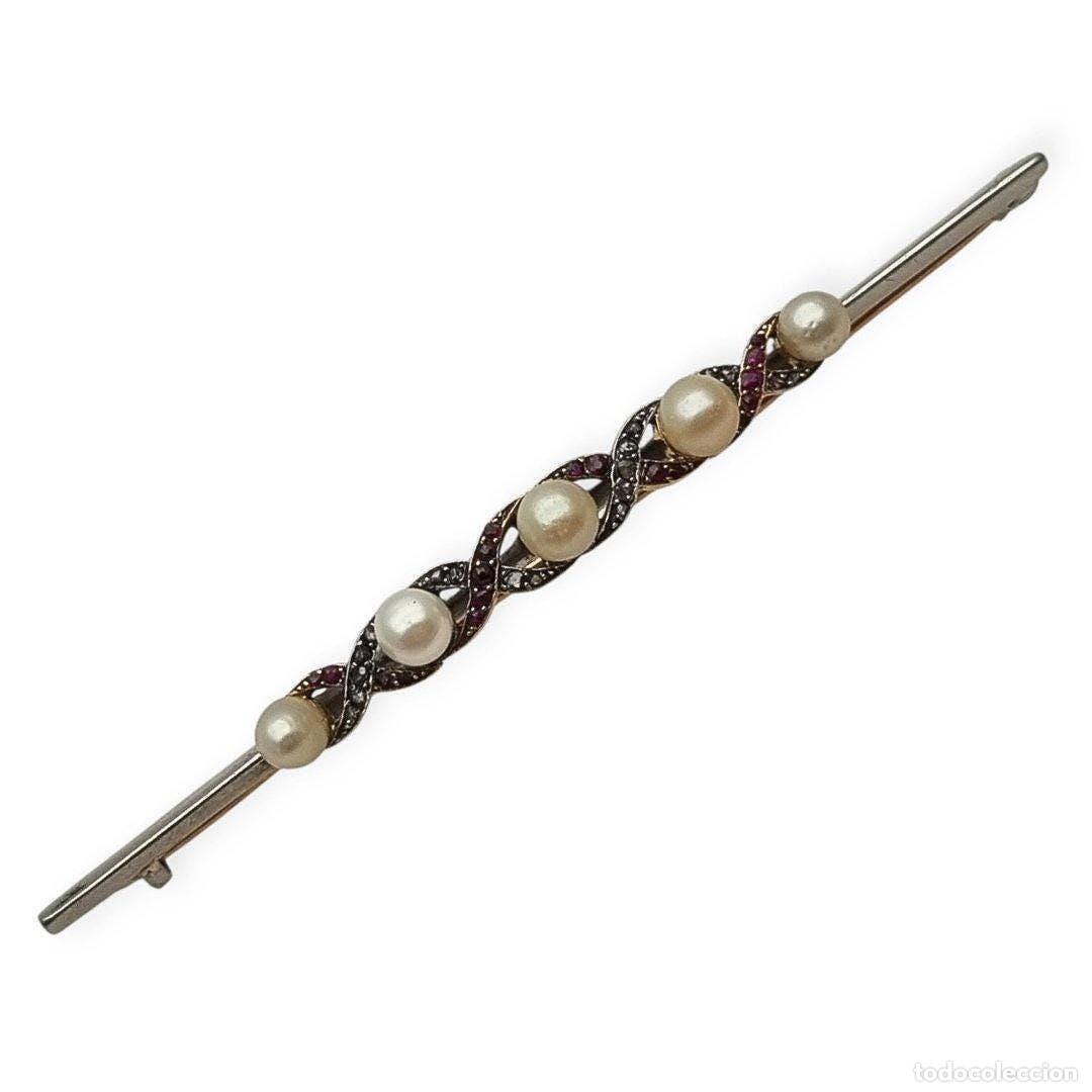 Joyeria: Broche Belle &Eacute;poque de oro de 14 k y metal blanco con perlas, rub&iacute;es y zafiros blancos circa 1900