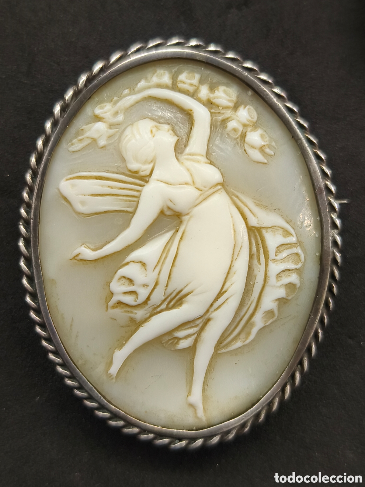 Joyeria: Antiguo colgante / broche camafeo. Plata y concha.