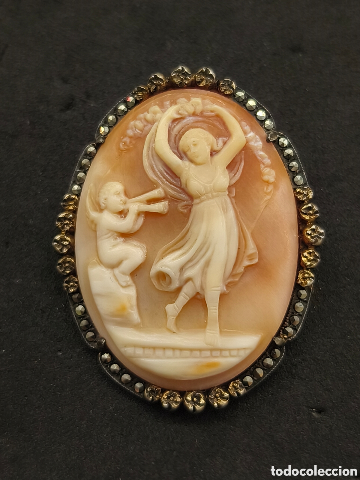 Joyeria: Antiguo colgante / broche camafeo. Plata y concha.