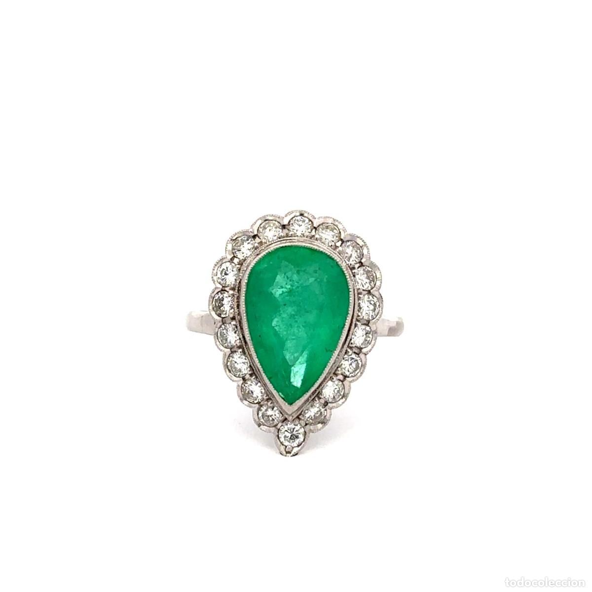 Joyeria: Anillo Reina- Con Esmeralda de Colombia talla Pera Halo de Diamantes