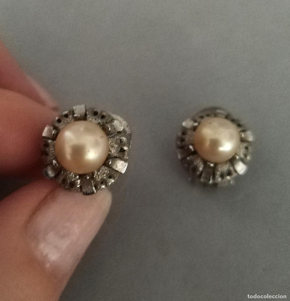 Joyeria: Antiguos pendientes de plata contrastada con perlas, cierre de omega. - Foto 2