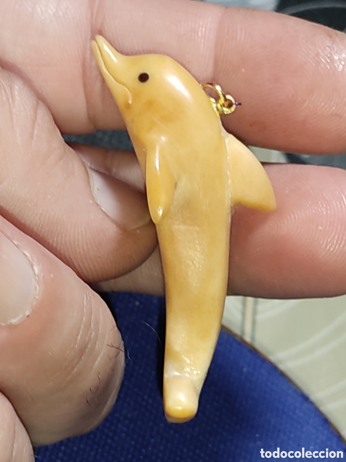 Joyeria: Antiguo Colgante delf&iacute;n de hueso o baquelita