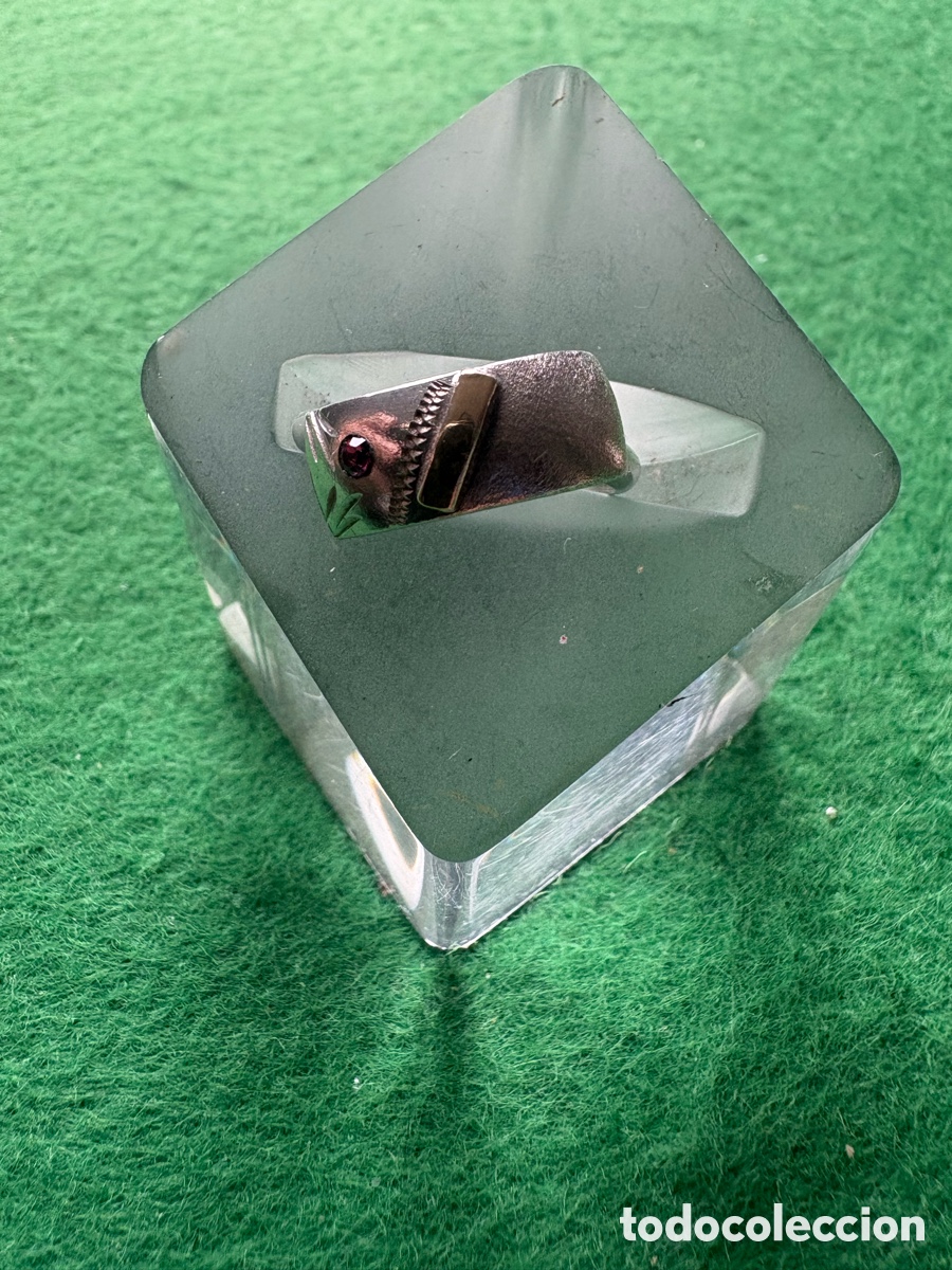 Joyeria: Anillo de plata con rub&iacute; y placa de oro