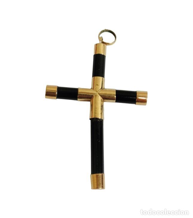 Joyeria: PEQUE&Ntilde;O COLGANTE EN FORMA DE CRUZ. ORO Y CRISTAL. ESPA&Ntilde;A. SIGLO XX.