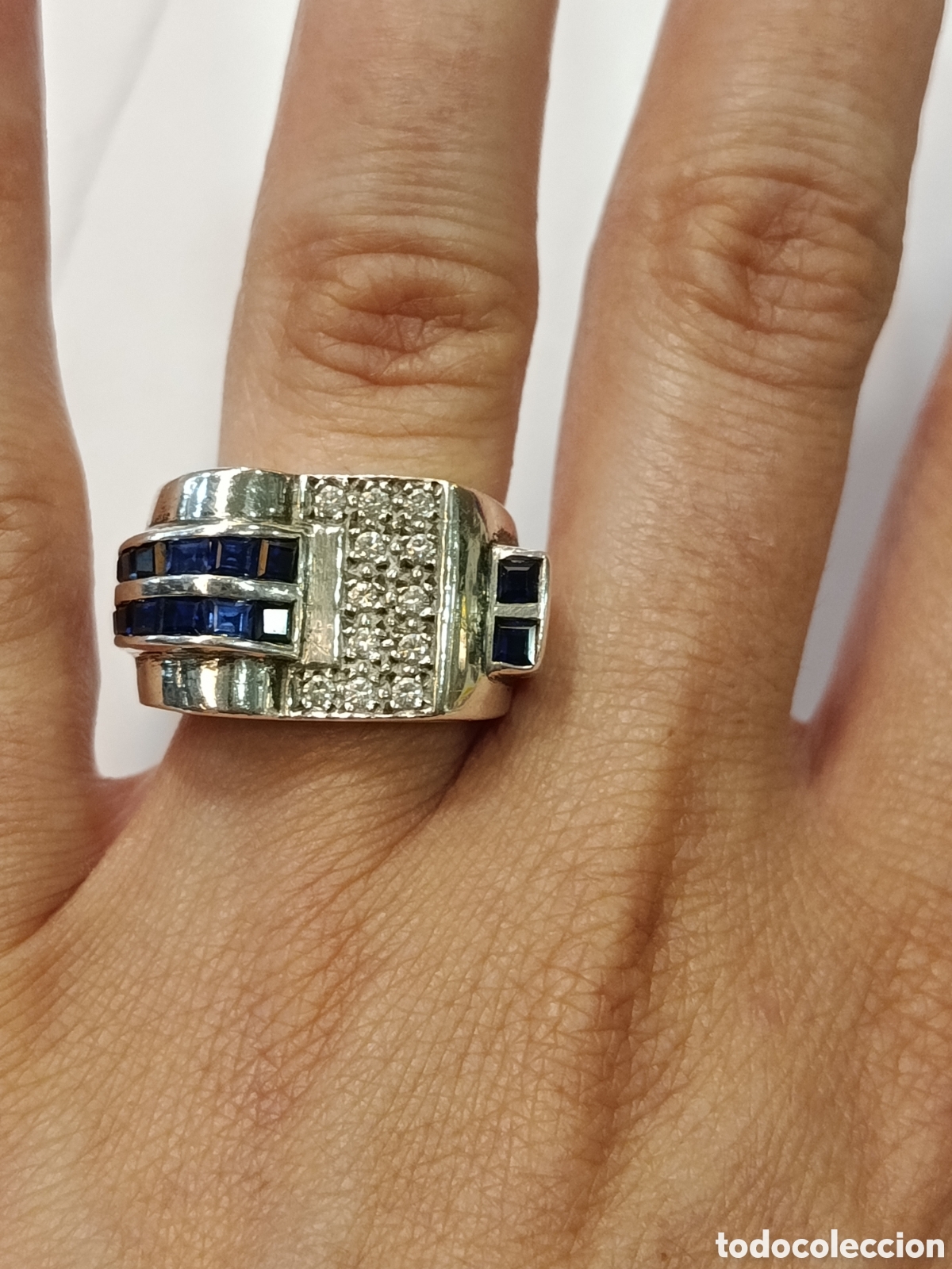 Joyeria: Espect&aacute;cular anillo art deco . Tank Ring. Plata y zafiro o similar.