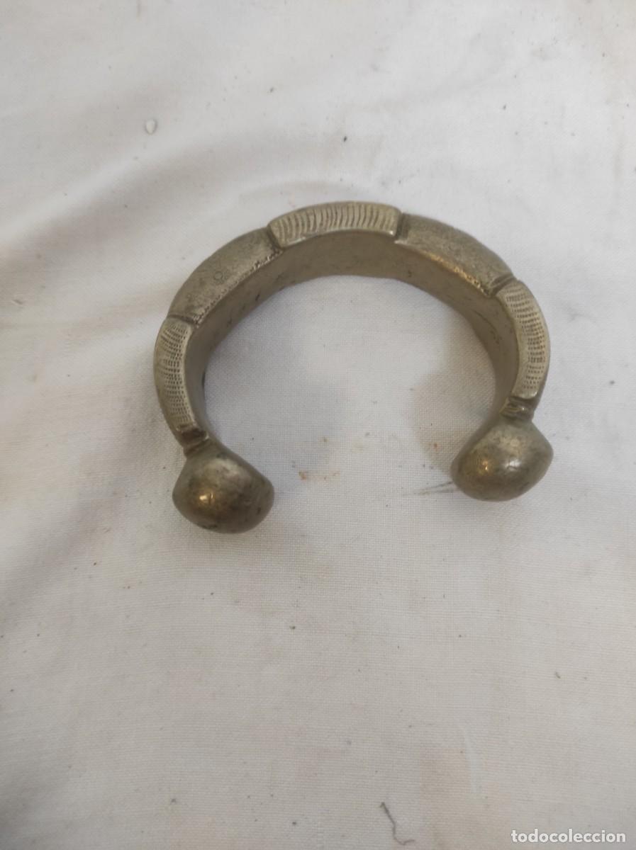 Joyeria: Antiguo brazalete o pulsera en bronce.