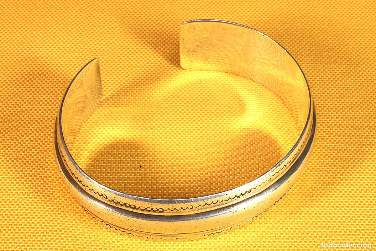 Joyeria: Brazalete de plata macizo. Pulsera. Egipcio. Solid silver bracelet. Egyptian.