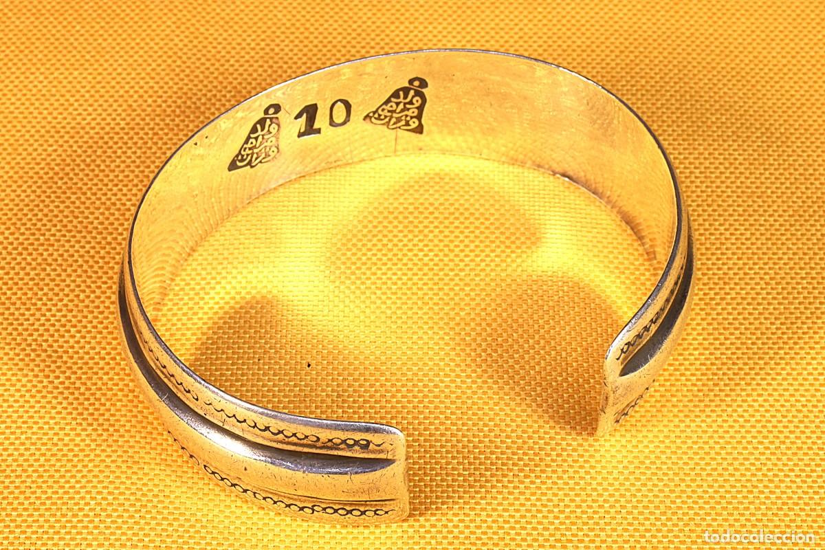 Joyeria: Brazalete de plata macizo. Pulsera. Egipcio. Solid silver bracelet. Egyptian. - Foto 2