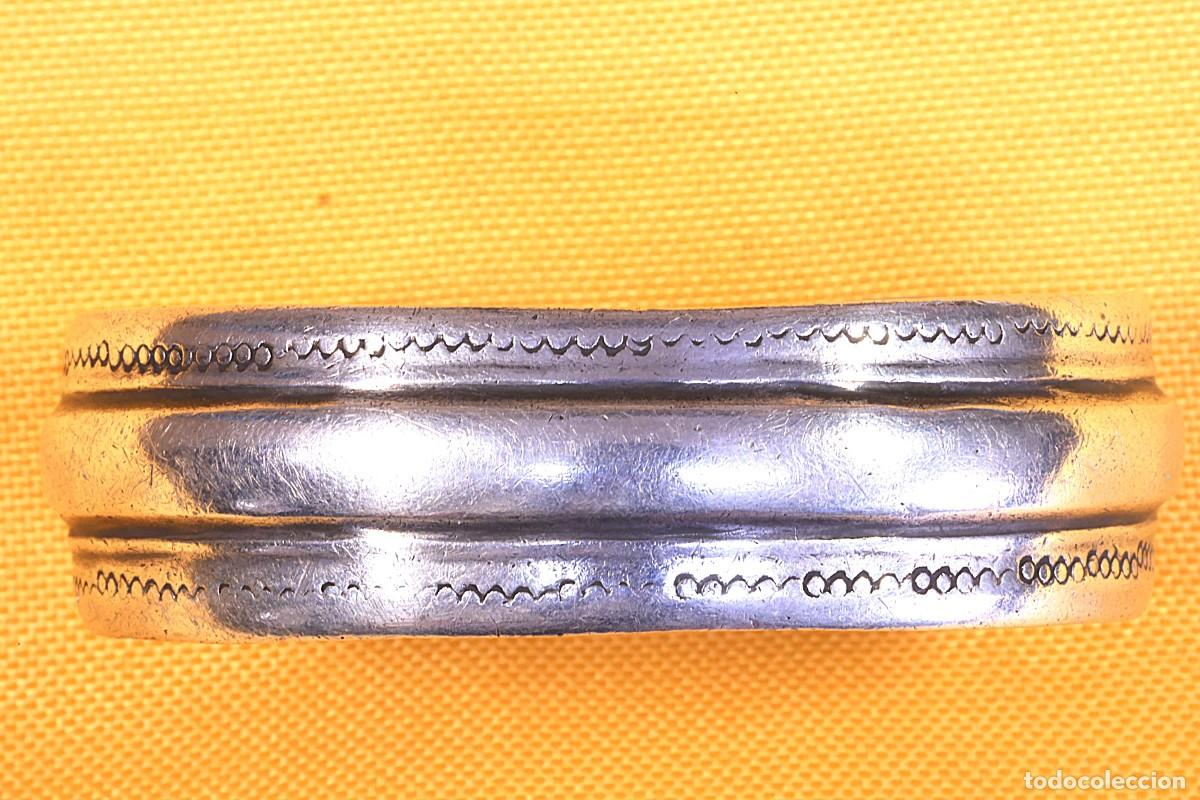 Joyeria: Brazalete de plata macizo. Pulsera. Egipcio. Solid silver bracelet. Egyptian. - Foto 5