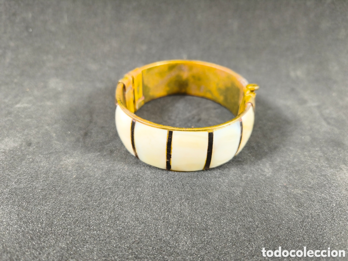 Joyeria: Pulsera de lat&oacute;n y n&aacute;car con cierre de pasador 8 cm. Di&aacute;metro