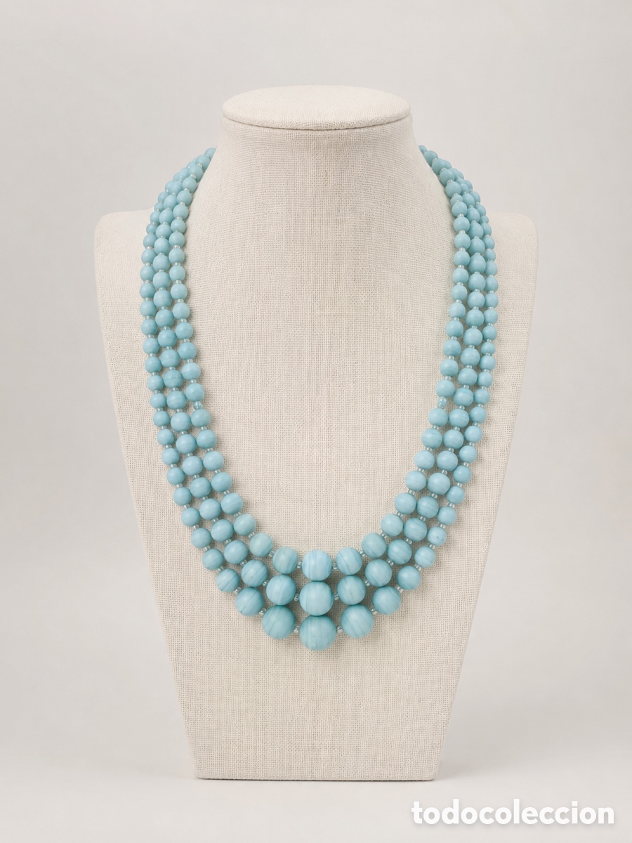 Joyeria: Collar vintage de 3 vueltas azul celeste con motivo central decorativo &ndash; A&ntilde;os 50-60