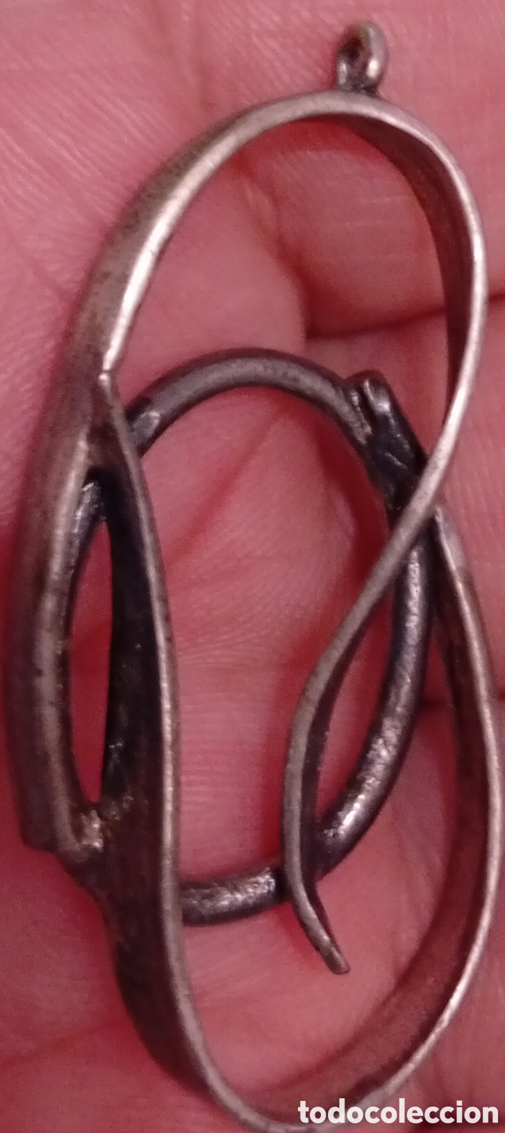 Joyeria: Viejo broche dise&ntilde;o.abstracto de plata