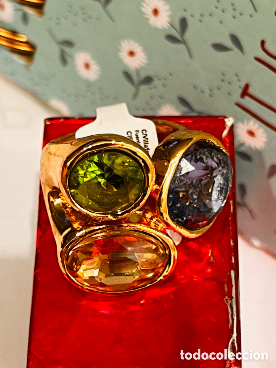 Joyeria: Sortija dorada con gemas