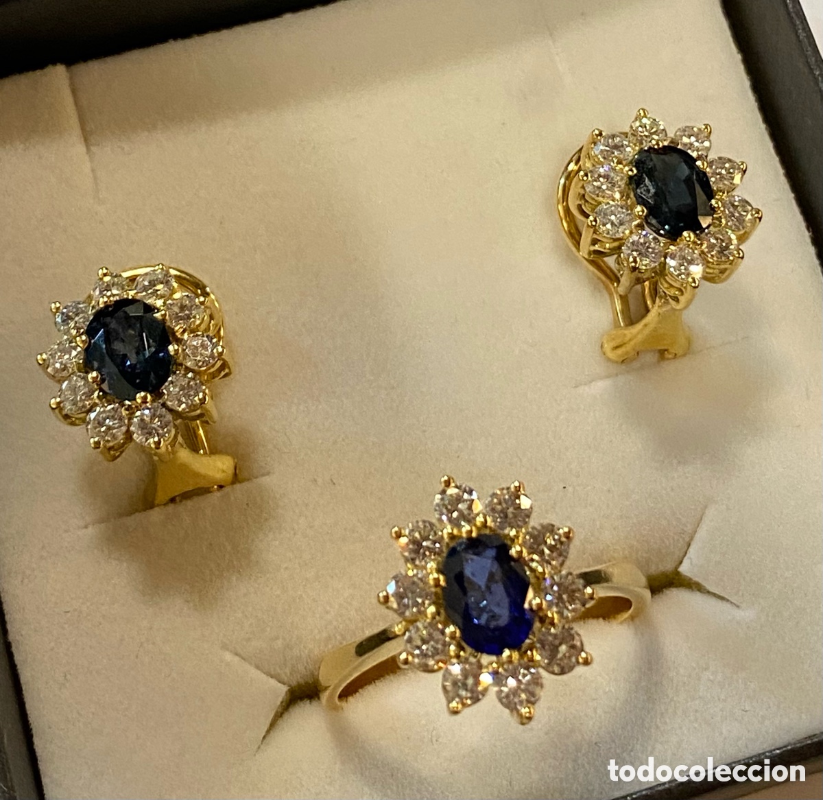 Schmuck: Conjunto pendientes y anillo, oro amarillo de 18 kts, y brillantes. Peso total 12,20 gr aprox.