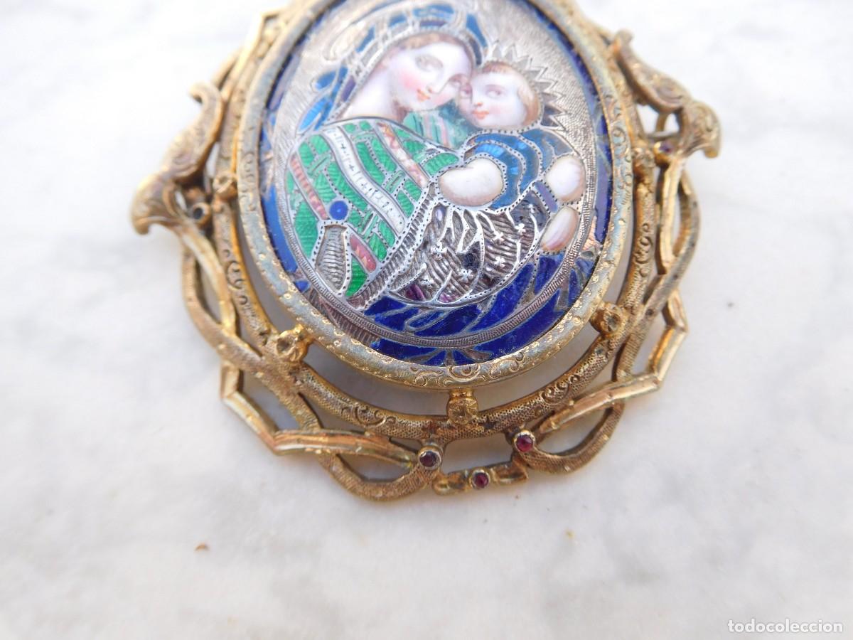 Joyeria: Broche antiguo con esmalte de virgen con ni&ntilde;o - Foto 2