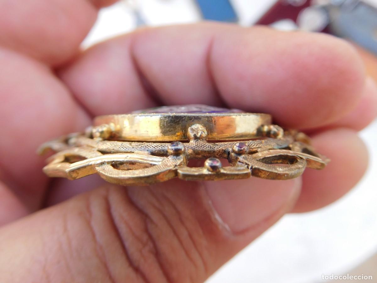 Joyeria: Broche antiguo con esmalte de virgen con ni&ntilde;o - Foto 18