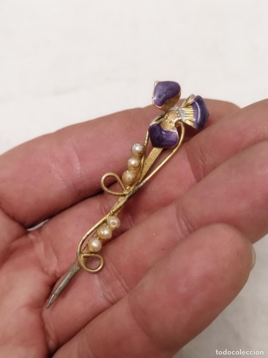 Joyeria: Antigua aguja, broche en forma de flor. Tipo victoriano.