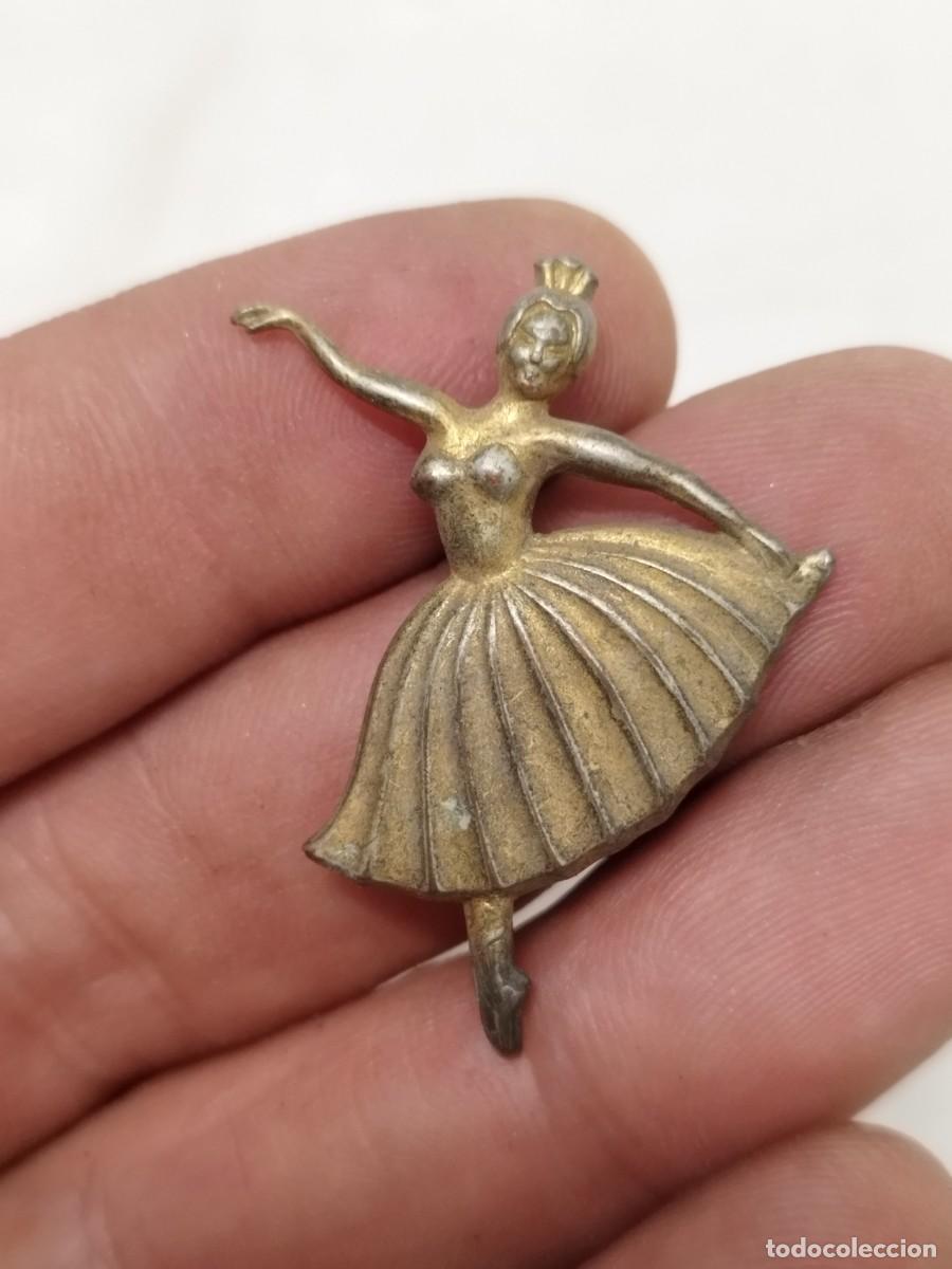 Joyeria: Antigua aguja de pecho de una bailarina de ballet con corona. Cierre a restaurar.