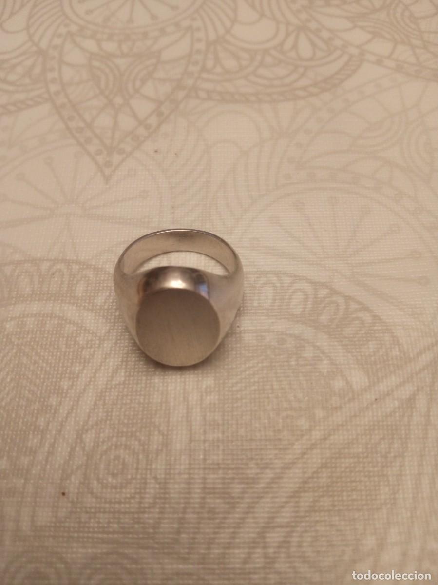 Joyeria: Anillo de plata con un dise&ntilde;o elegante