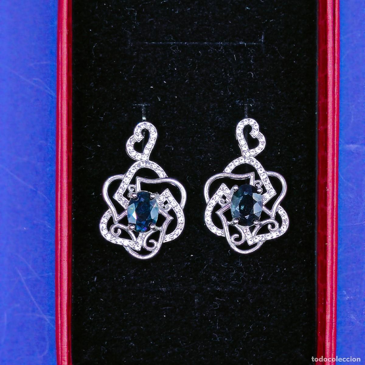 Joalharia: PENDIENTES DE PLATA CON ZAFIRO AZUL NATURAL OVAL Y CUAJADO DE CIRCONITAS. PLATA LEY. SIST. BALLESTA