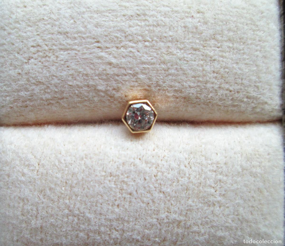 Jewelry: PENDIENTE DE ORO DE 18 KLTS. INDIVIDUAL CON CIRCONITAS - CIERRE DE PRESION - SIN ESTRENAR