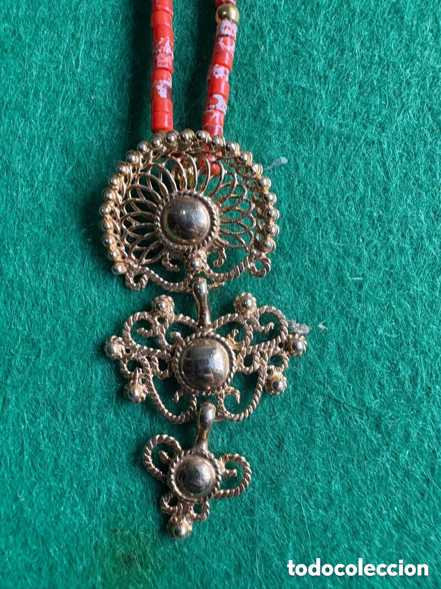 Jewelry: Sapo Gallego, ra&iacute;&ntilde;a, collar regional de plata dorada y coral