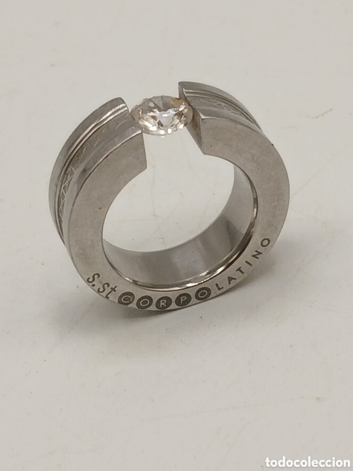 Joyeria: Corpo Latino. Anillo acero y cuarzo