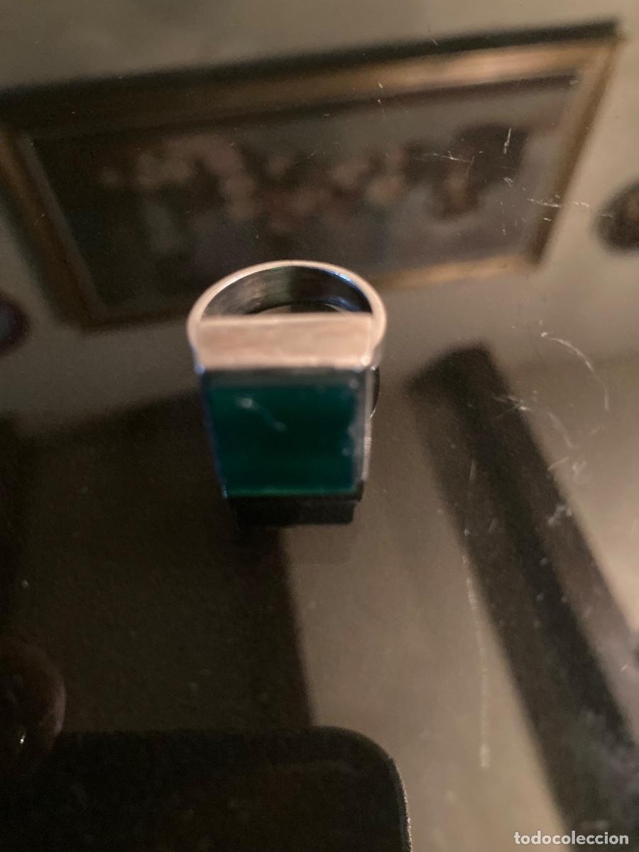 Joyeria: Anillo de plata y piedra verde