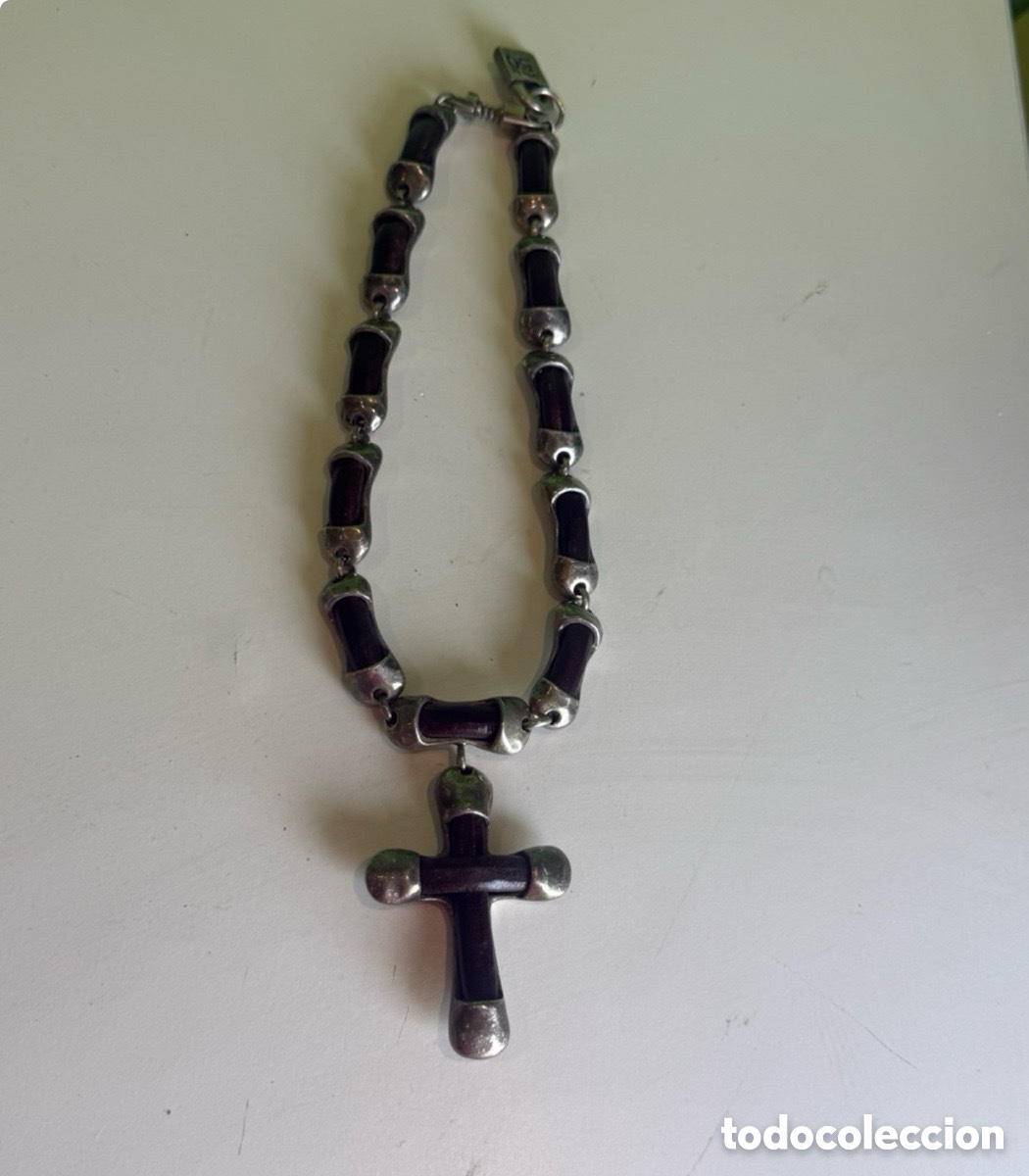Jewelry: Collar Uno de 50 con cruz colgante plateada y negra Dise&ntilde;o original