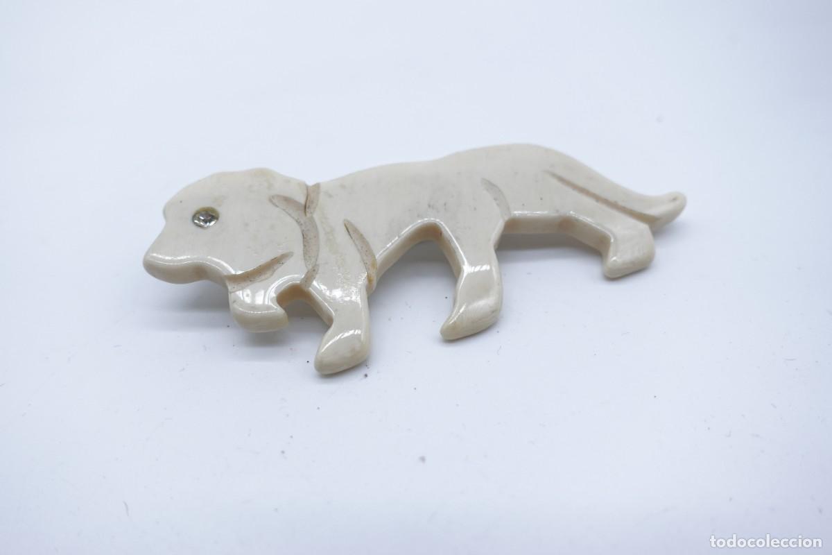 Gioielleria: BROCHE PERRO TALLADO IMITACI&Oacute;N MARFIL CON OJO DE CRISTAL VINTAGE