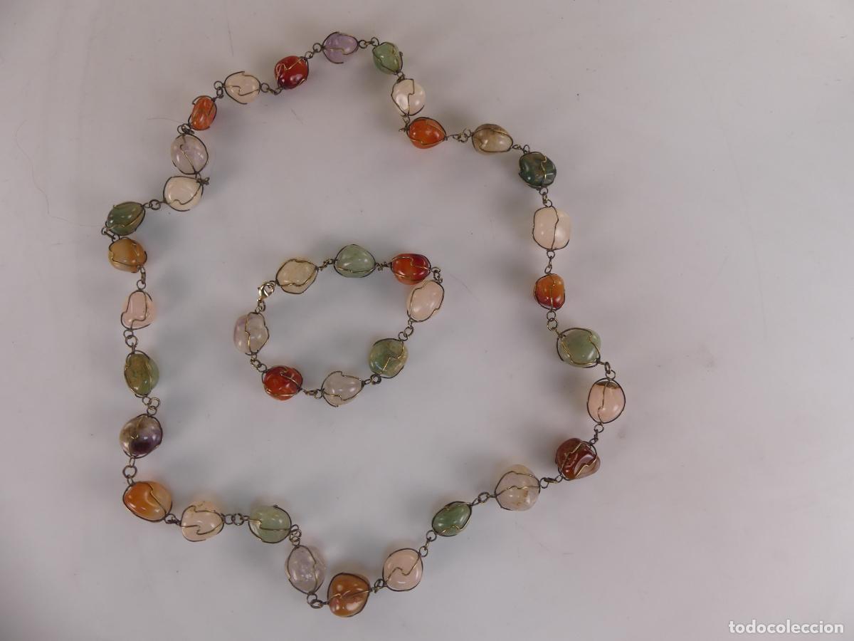 Joaillerie: Collar y Pulsera de Piedras de Varios Colores